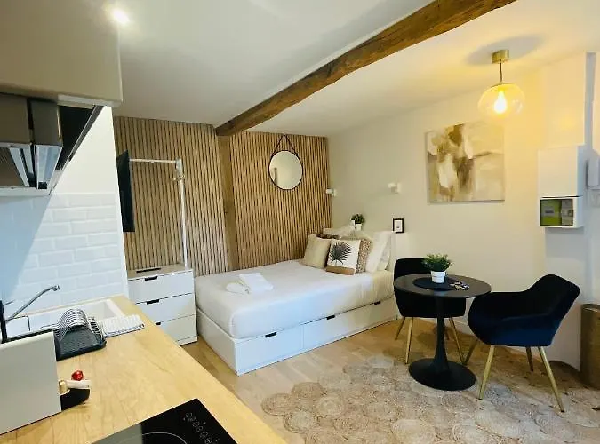 L'entre-deux Apartment *